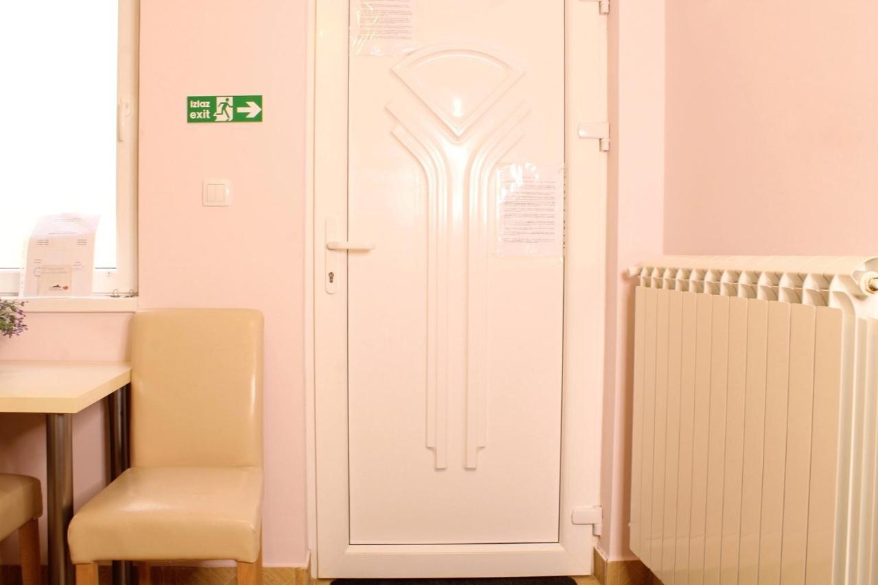 Apartments Paradisos كراغوييفاك المظهر الخارجي الصورة
